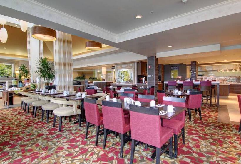 בית מלון כפרי Hilton Garden Inn Calgary Airport