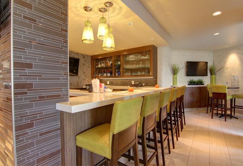 فندق Hilton Garden Inn Calgary Airport