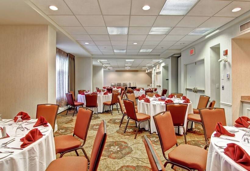 فندق Hilton Garden Inn Calgary Airport