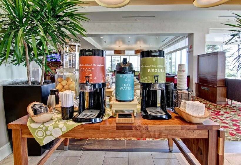 בית מלון כפרי Hilton Garden Inn Calgary Airport