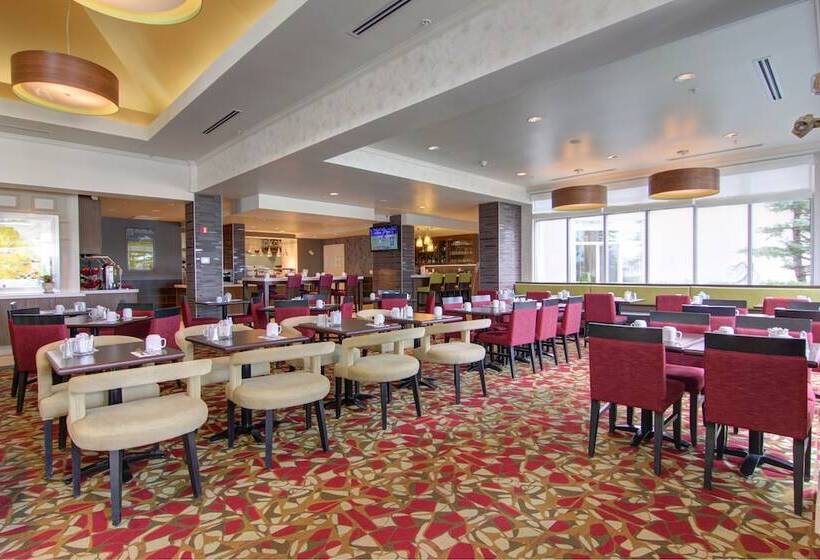 בית מלון כפרי Hilton Garden Inn Calgary Airport