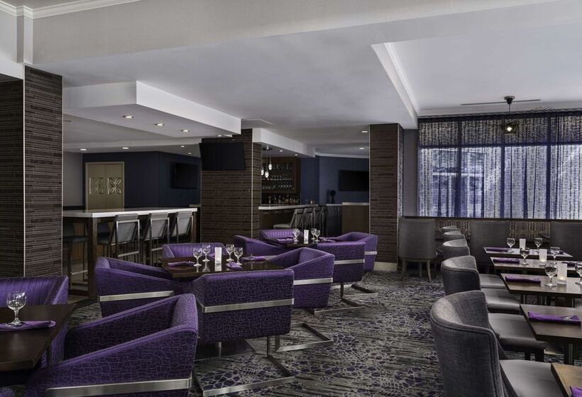 בית מלון כפרי Hilton Garden Inn Calgary Airport