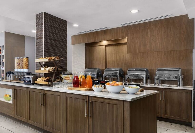 فندق Hilton Garden Inn Calgary Airport