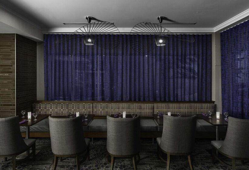 בית מלון כפרי Hilton Garden Inn Calgary Airport