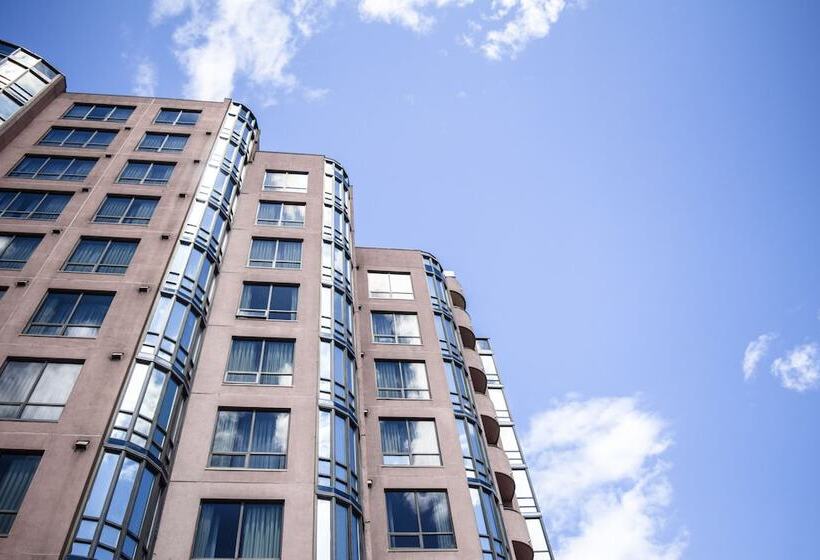 Отель Hilton Vancouver Airport