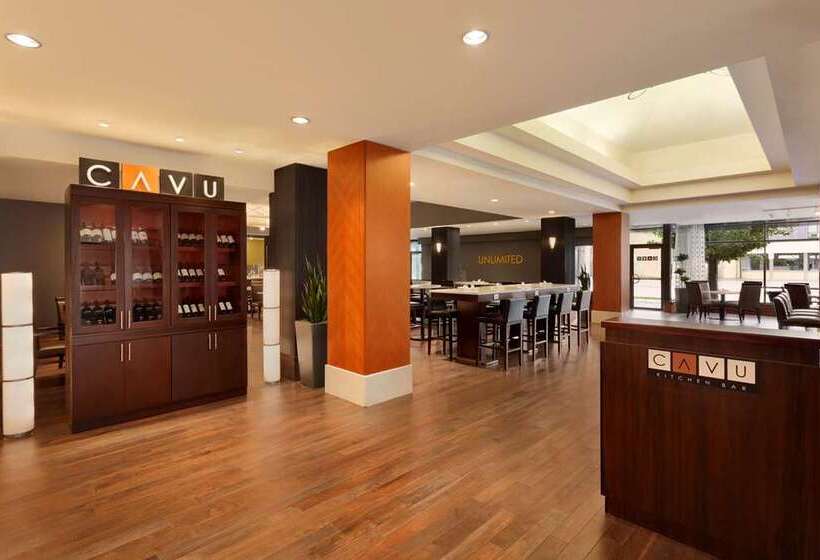 Отель Hilton Vancouver Airport