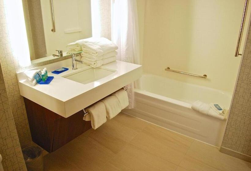 هتل Holiday Inn Express Vancouver Airport Richmond, An Ihg