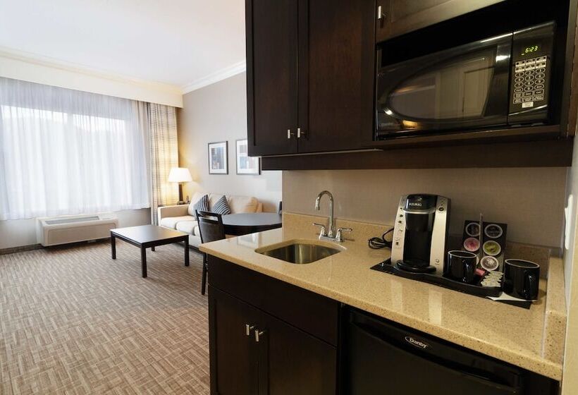 Отель Kelowna & Conference Centre