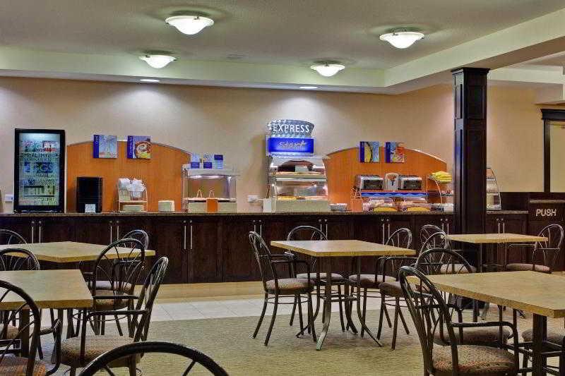 Отель Kelowna & Conference Centre