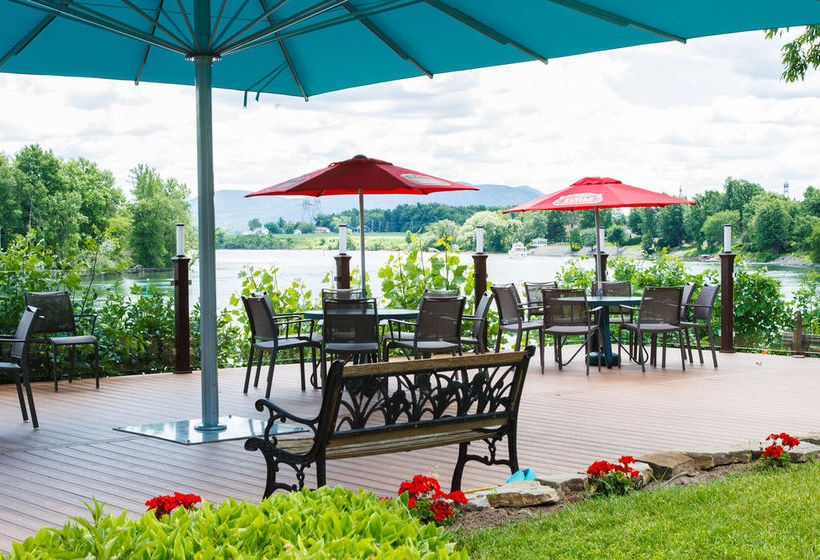 ホテル Hôtel Les Trois Tilleuls