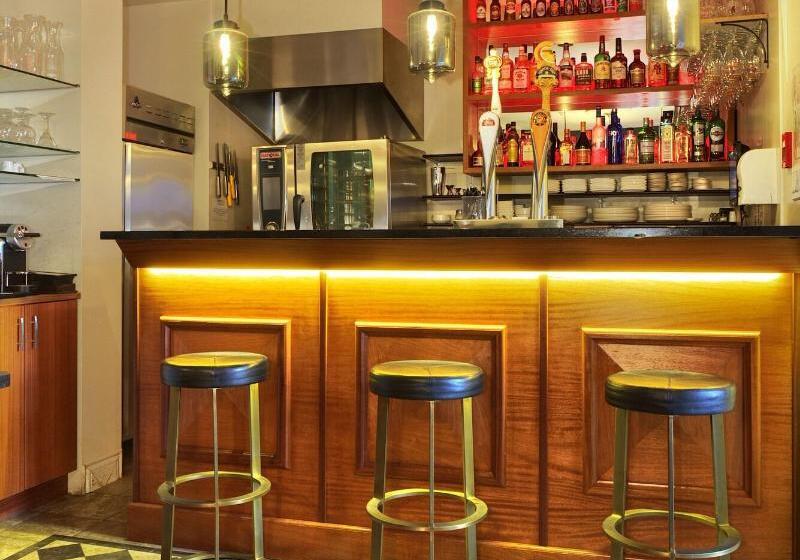 Отель Manoir D Auteuil