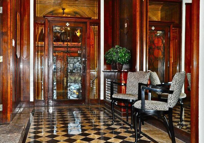 Отель Manoir D Auteuil