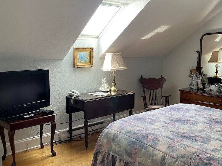 فندق Marshlands Inn