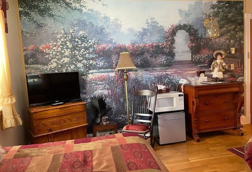 فندق Marshlands Inn