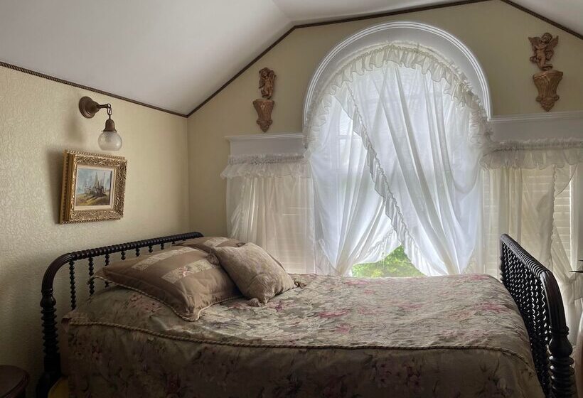 فندق Marshlands Inn