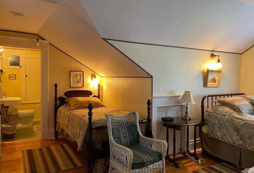 فندق Marshlands Inn