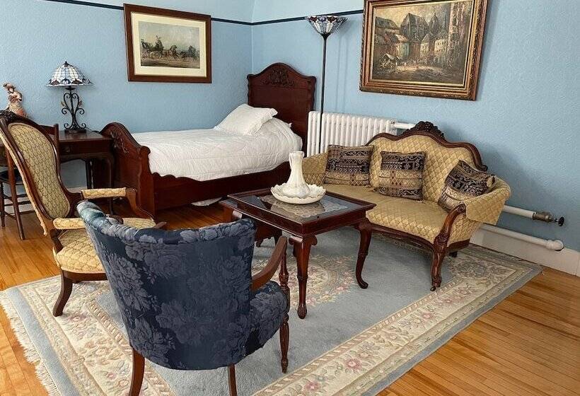 فندق Marshlands Inn