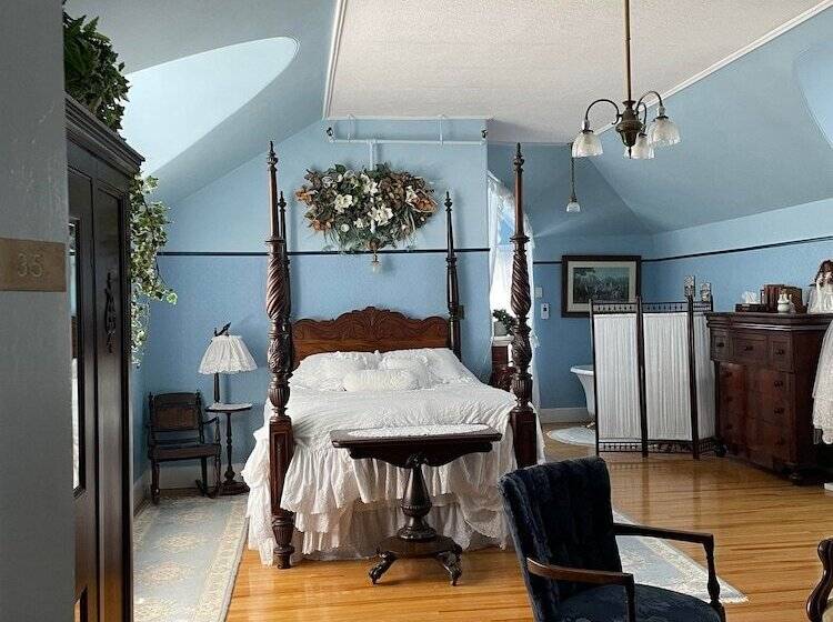 فندق Marshlands Inn