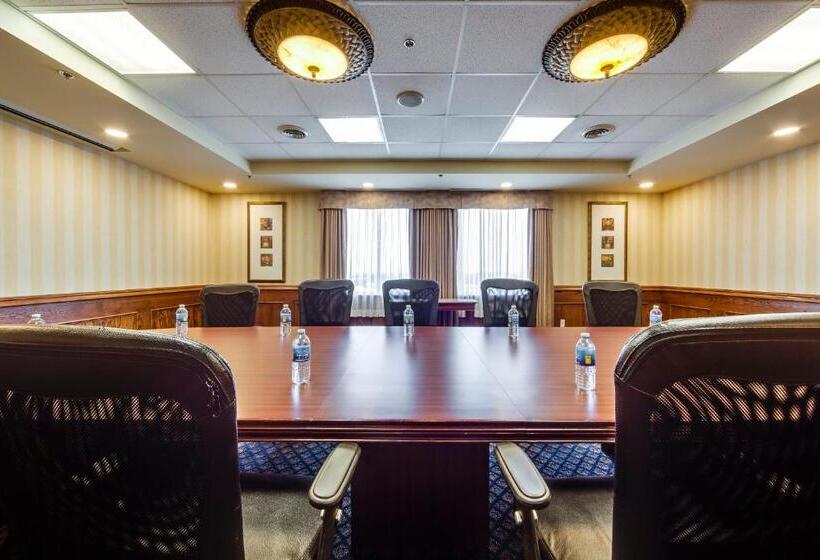 酒店 Monte Carlo Inn Airport Suites