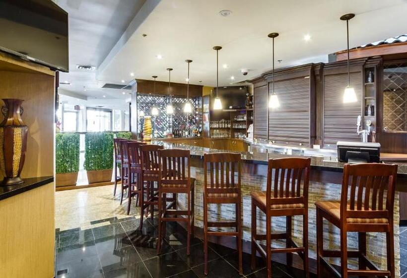 酒店 Monte Carlo Inn Airport Suites