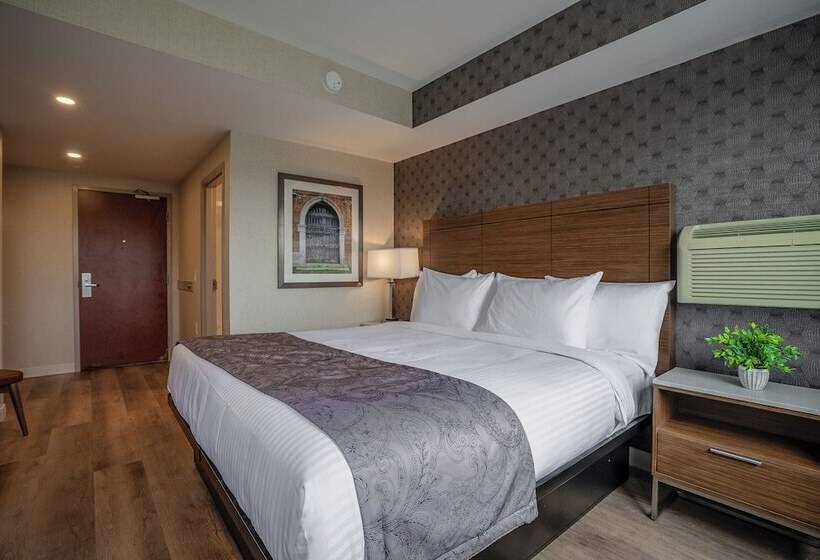 فندق Monte Carlo Inn Oakville Suites