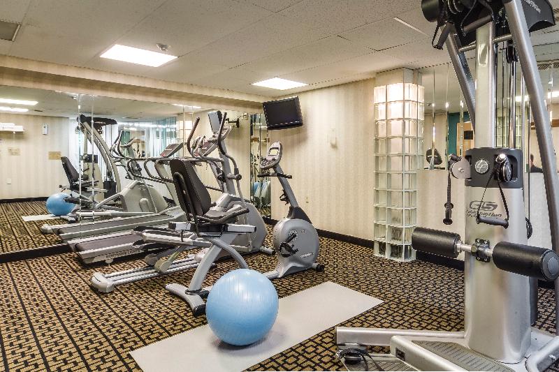 فندق Monte Carlo Inn Oakville Suites