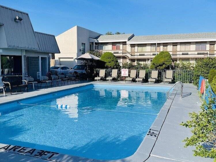 酒店 Niagara Lodge & Suites