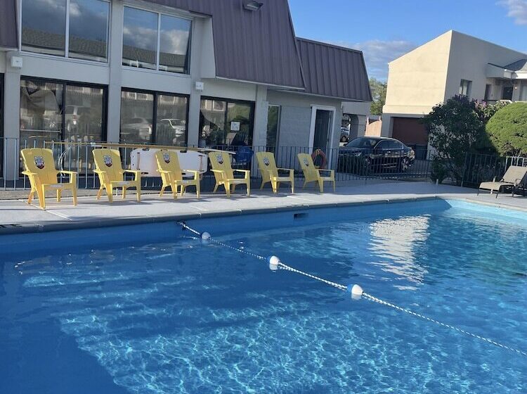 酒店 Niagara Lodge & Suites