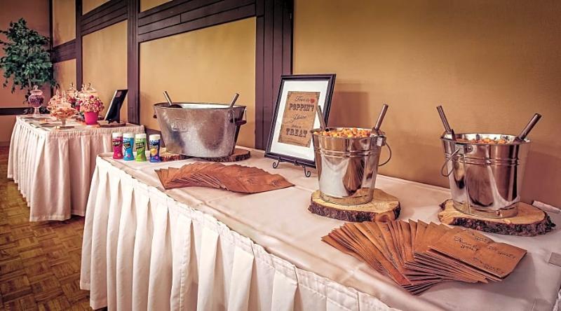 فندق Days Inn & Conference Centre By Wyndham Camrose Norsemen