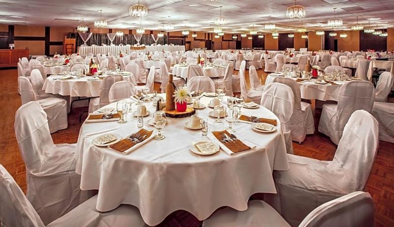 فندق Days Inn & Conference Centre By Wyndham Camrose Norsemen