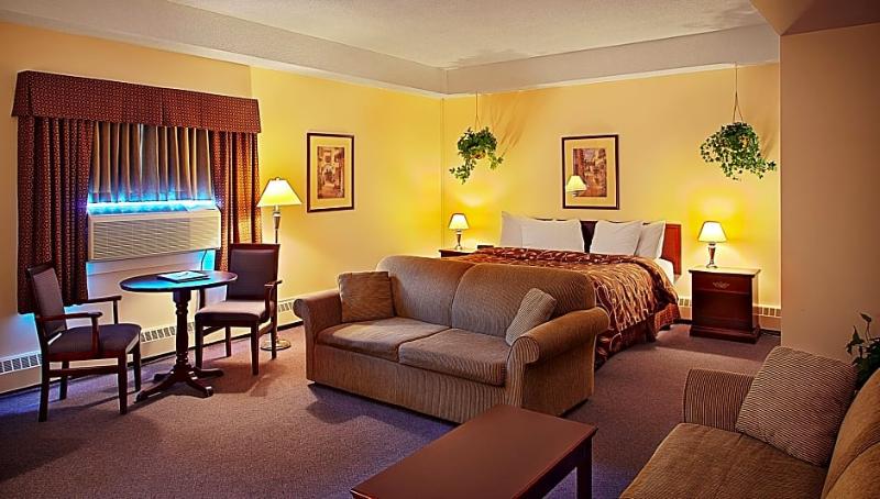 בית מלון כפרי Days Inn & Conference Centre By Wyndham Camrose Norsemen