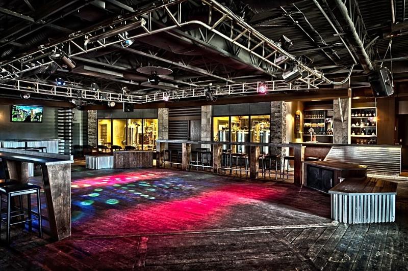 בית מלון כפרי Days Inn & Conference Centre By Wyndham Camrose Norsemen