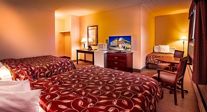 בית מלון כפרי Days Inn & Conference Centre By Wyndham Camrose Norsemen