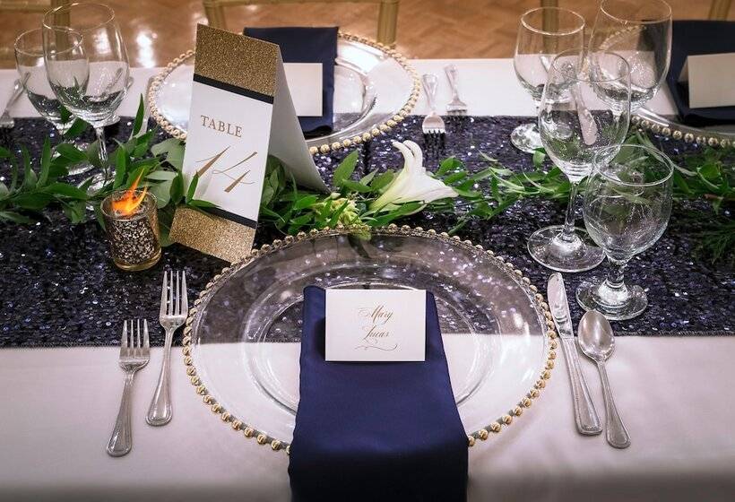 فندق Days Inn & Conference Centre By Wyndham Camrose Norsemen