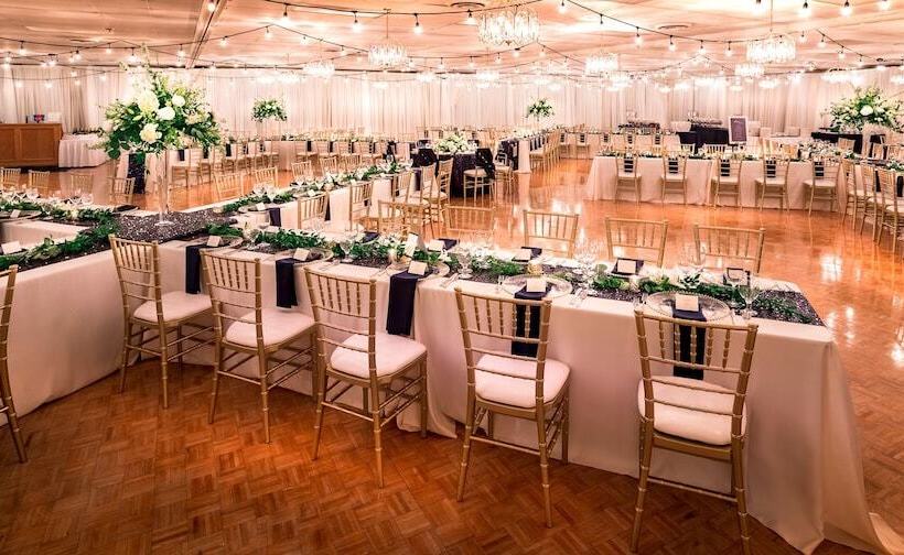 فندق Days Inn & Conference Centre By Wyndham Camrose Norsemen