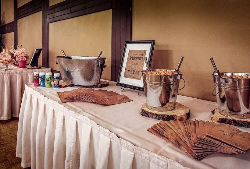 فندق Days Inn & Conference Centre By Wyndham Camrose Norsemen