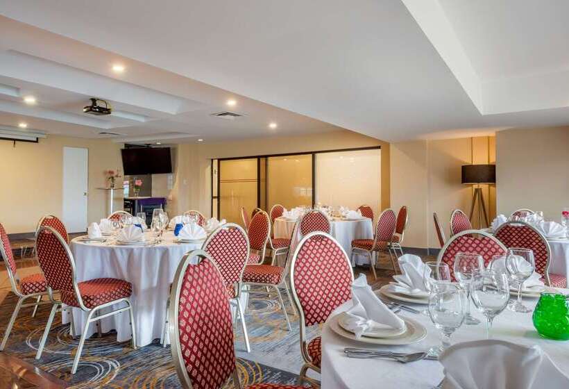 Quality Hotel Dorval Aeroport