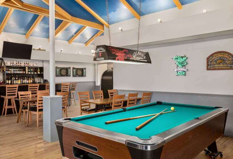 فندق Days Inn & Suites By Wyndham Moncton