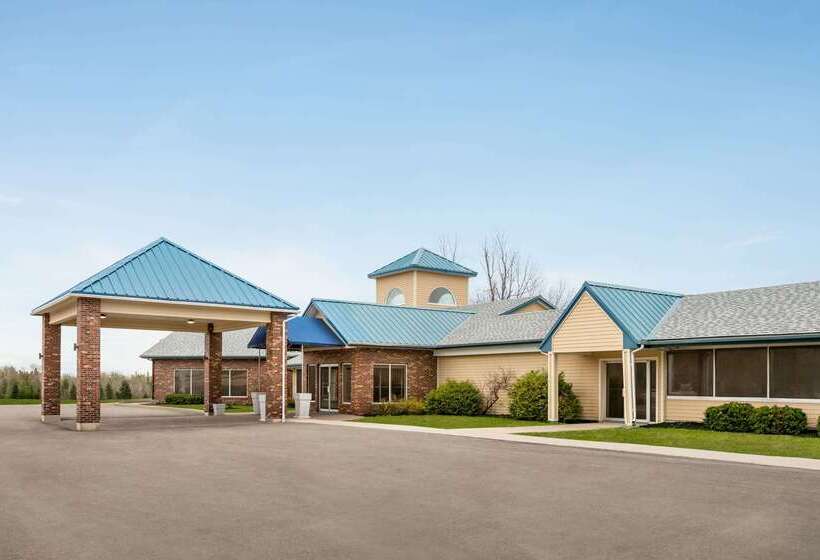 هتل Days Inn & Suites By Wyndham Moncton