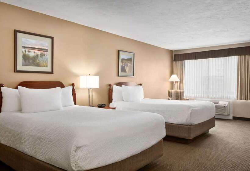 هتل Days Inn & Suites By Wyndham Moncton