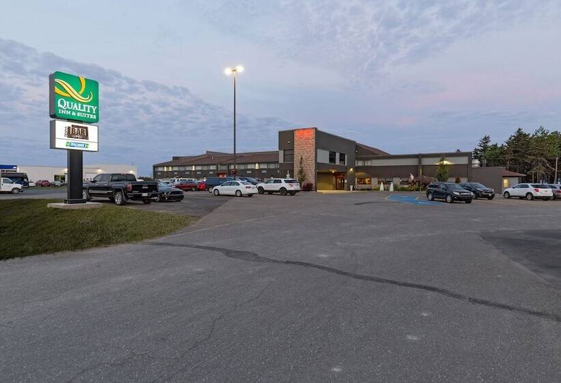 ホテル Quality Inn & Suites