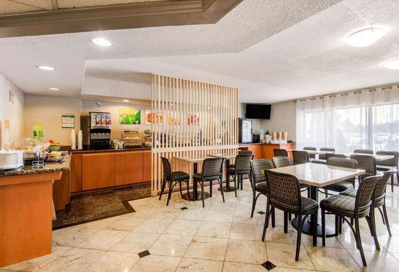 호텔 Quality Inn & Suites 5585 Ambler Drive Mississauga Ontario