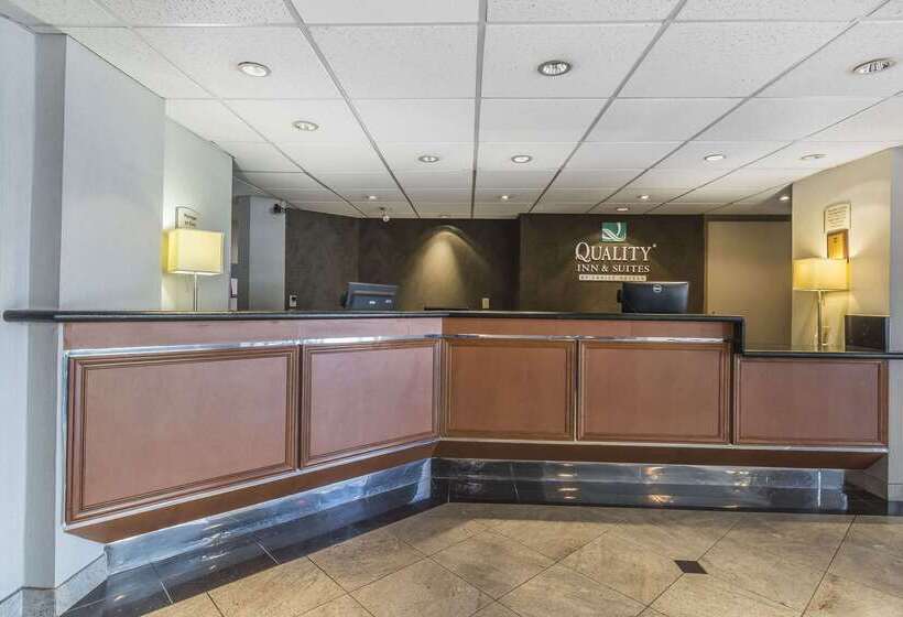 호텔 Quality Inn & Suites 5585 Ambler Drive Mississauga Ontario