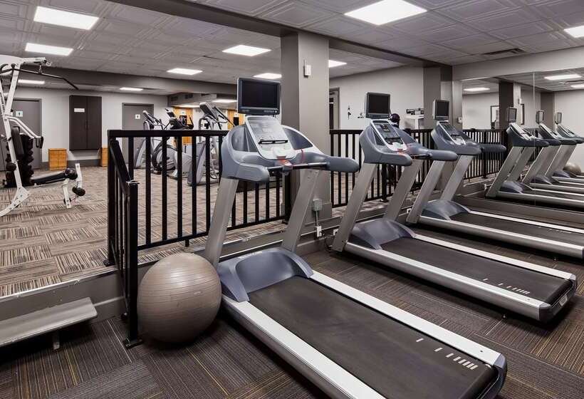 Radisson Hotel Montreal Airport