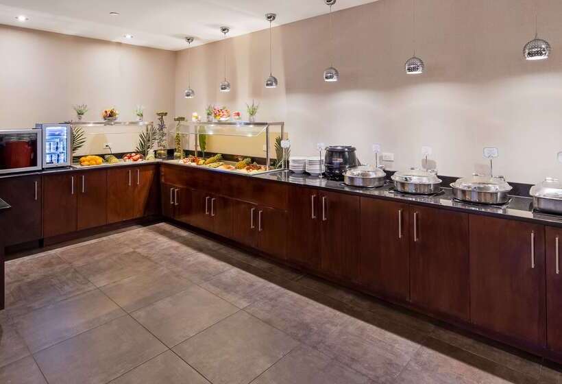 Radisson Hotel Montreal Airport