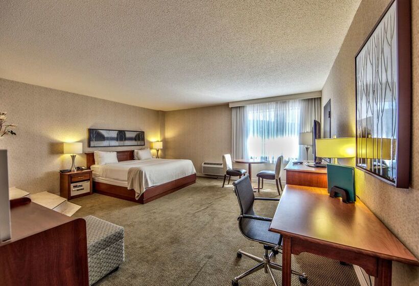 Radisson Hotel Montreal Airport