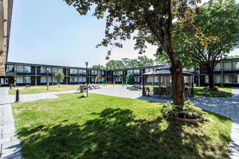 Radisson Hotel Montreal Airport