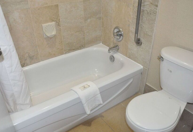 בית מלון כפרי Ramada By Wyndham Abbotsford