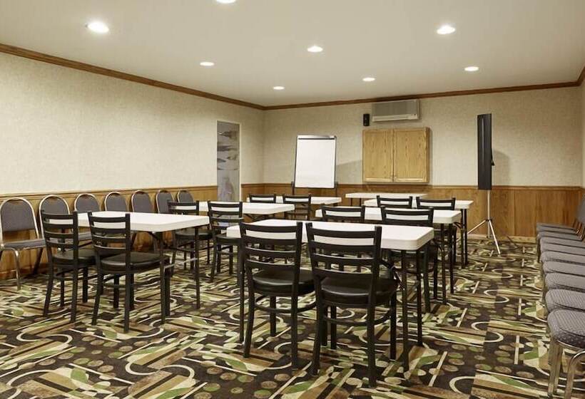 בית מלון כפרי Ramada By Wyndham Abbotsford