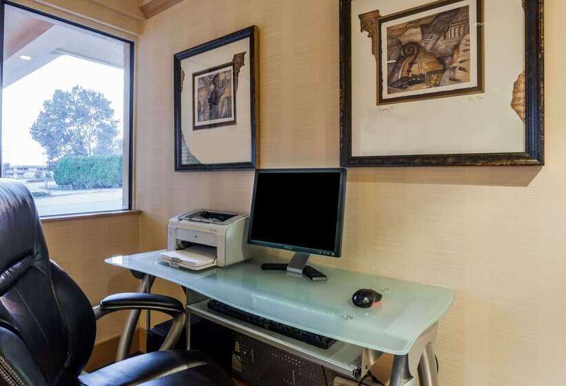 호텔 Ramada By Wyndham Coquitlam